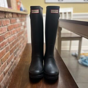 Black Hunter rain boots Size 6